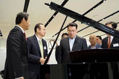 回顾发展历史，畅想科技未来|中国浙江省代表团视察狗万企业博物馆