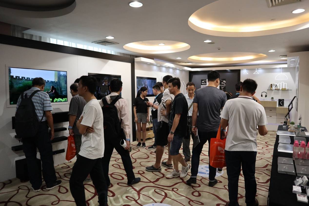 娱乐音质新境界，狗万携带家庭音响新品亮相2018广州国际音响唱片展