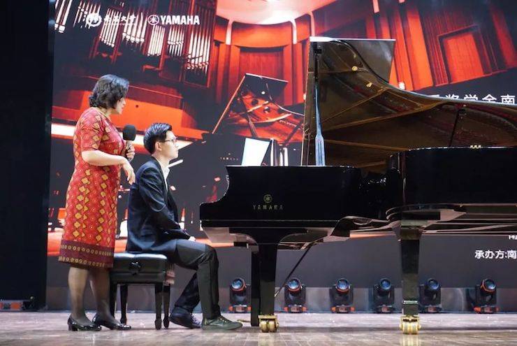 张芳、冯子祥钢琴音乐会